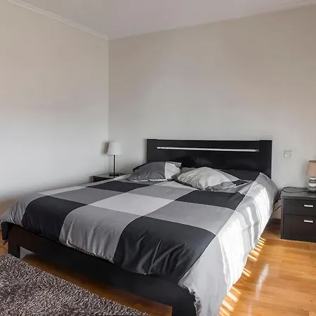 شقة Sunny Top Floor 3-room By The Beach *