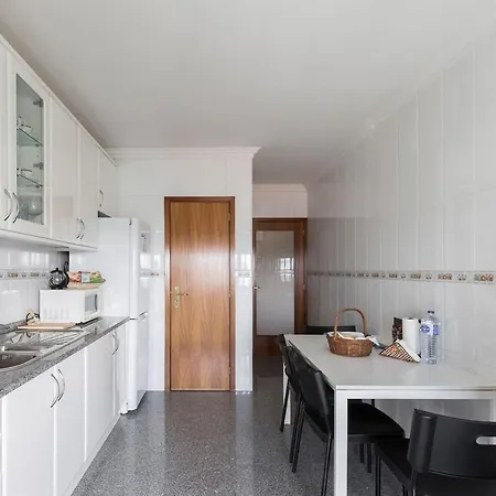 Sunny Top Floor 3-room By The Beach