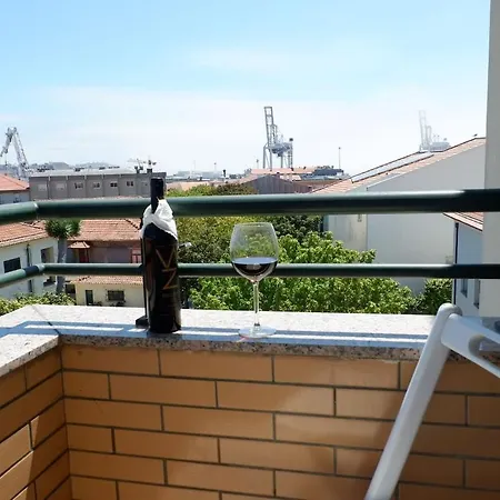 شقة Sunny Top Floor 3-room By The Beach *