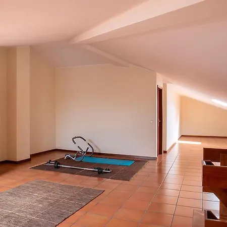 شقة Sunny Top Floor 3-room By The Beach